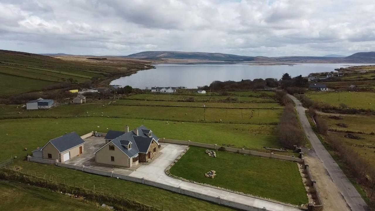 Beautiful Home On Lake Carrowmore Belmullet Bagian luar foto